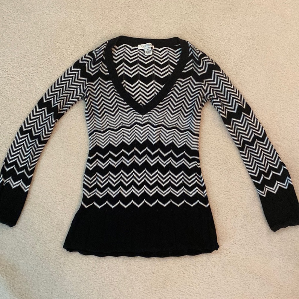 White House Black Market long sleeve V neck sweater